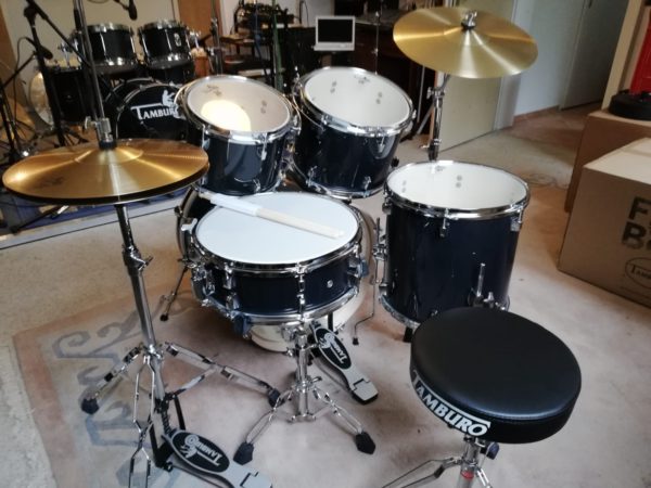 TAMBURO Schlagzeug "T5 Serie" Standard in black sparkle 22/10/12/14+SD+HW+Cymbals