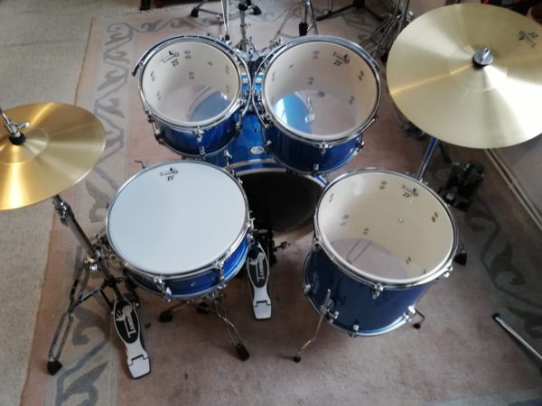 TAMBURO Schlagzeug "T5 Serie" Standard in blue sparkle 22/10/12/14+SD+HW+Cymbals