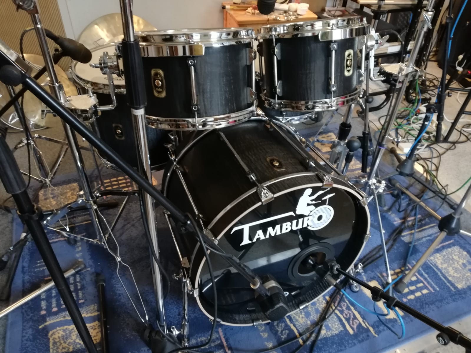 TAMBURO Schlagzeug UNIKA Serie 5 teiliges Set in Flamed Black Doppler